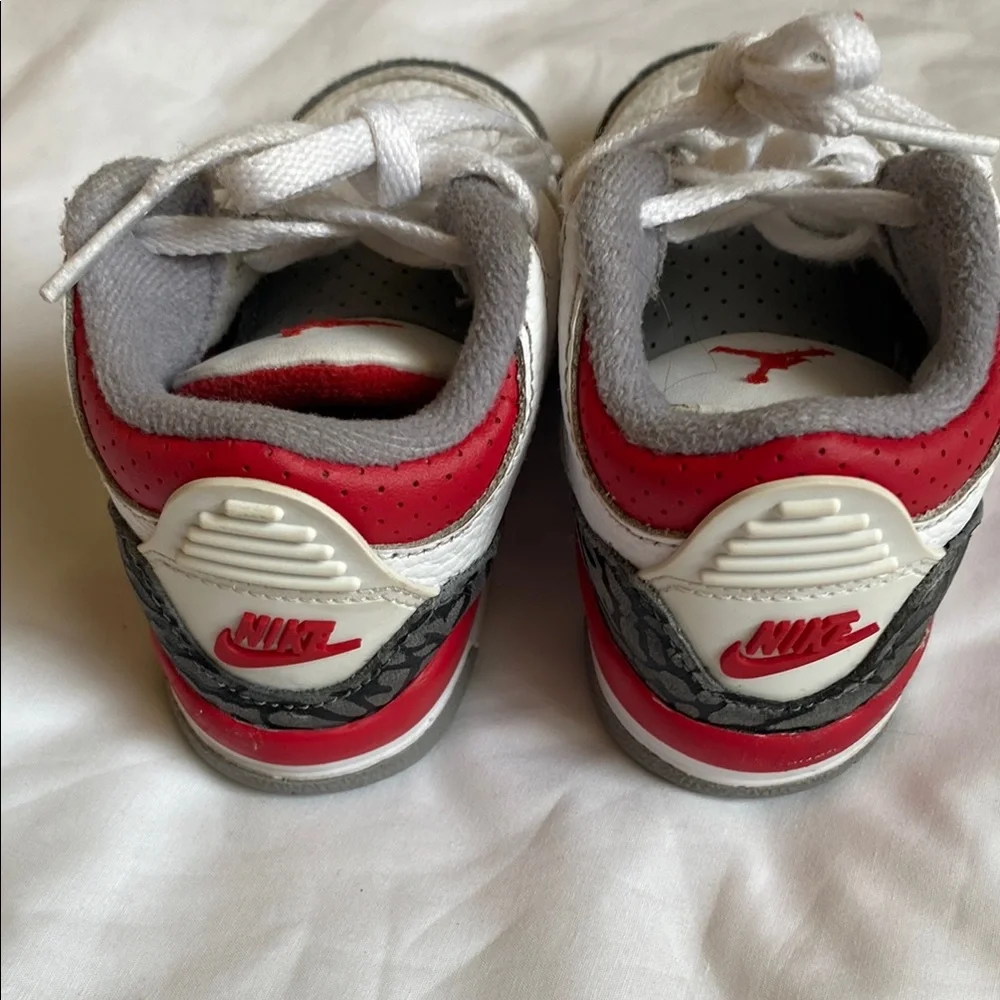 Jordan For kids White and Gray Low-Top Sneakers with Textured Design Size 6C